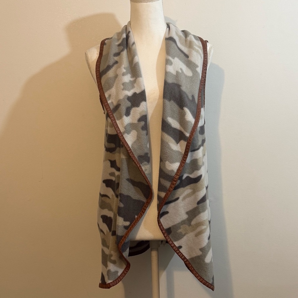 Simply Southern Camo Fleece Vest Brown Trim Open Front - Size Small